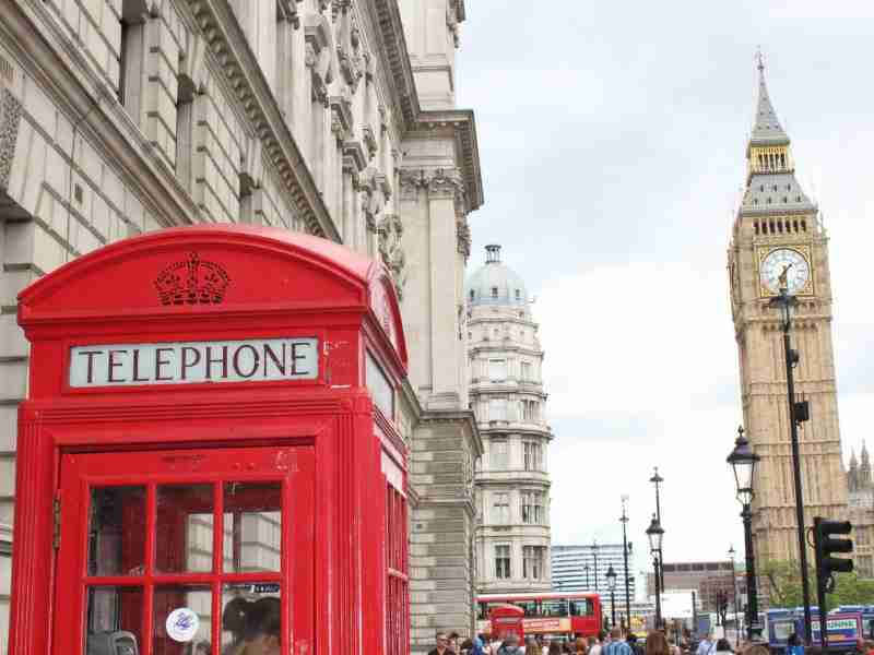 red telephone cabin