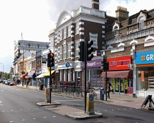 strong move raynes park